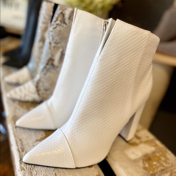 JUST KEEP WALKING SNAKE PRINT BOOTIES-WHITE - Picture 5 of 5